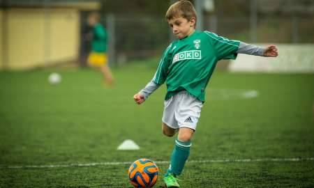 Football kit: cosa serve al tuo piccolo calciatore?