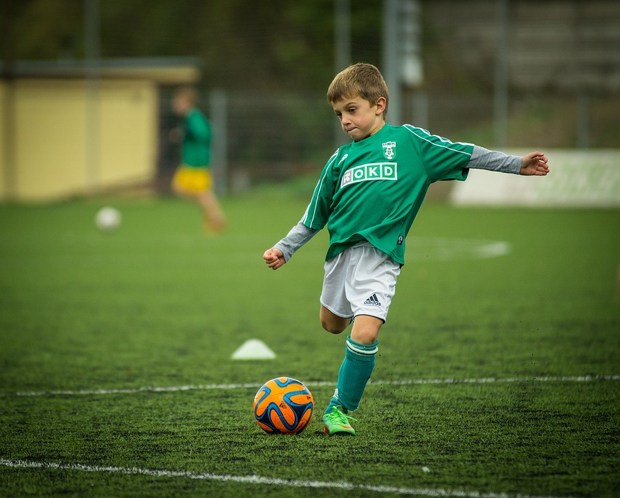 Football kit: cosa serve al tuo piccolo calciatore?